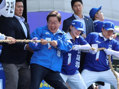 이재명, '비상경제대응 TF구성' 의지 밝혀…金·李 단일화 견제도