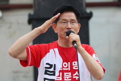 민주 "김문수, 극우와 결별해야…전광훈과 관계청산도 답하라"