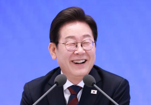 李 대통령 굳건한 지지율 이유 1위는 '경제·민생'…국힘은 19% 여전