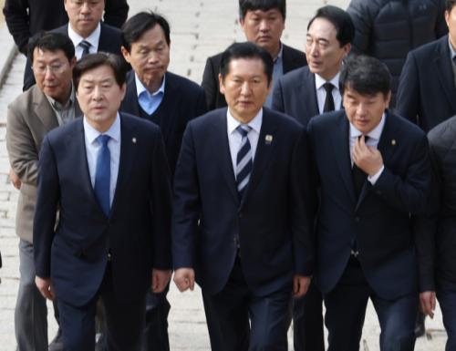 민주당, 서울·경기·울산·전남광주 등 4곳 경선 방침…서울 6파전