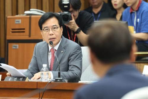 송언석 "사이비 호텔경제학의 대국민 실험장…절반이 현금 살포"