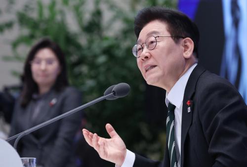 李 "북한이 핵 포기하겠냐...트럼프는 독특한 분"