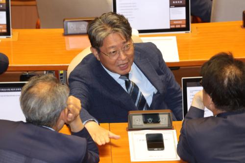 與, 법사·예결위 등 4개 상임위 단독 선출…국힘은 반발 퇴장