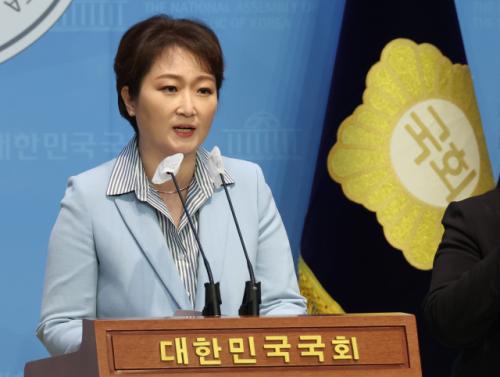 이언주 "국민의힘은 입 닥치고 문제 협조에 전념하라"