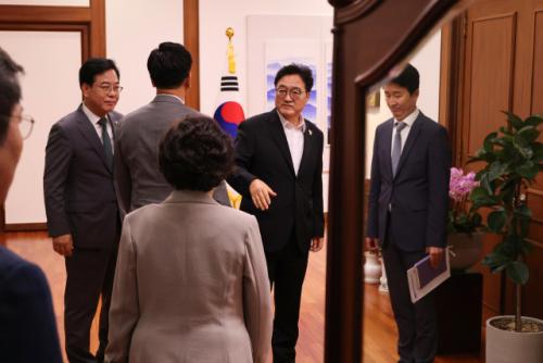 권성동·이철규 등 국힘 의원실 압수수색에 우원식 의장 "가급적 임의제출이 바람직"