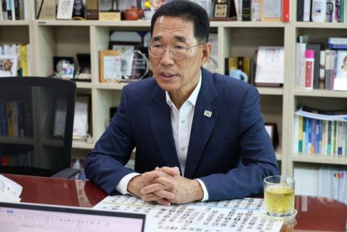 [인터뷰] 김주영 "민주, 저출산·고령사회 대응…정년연장 논의"