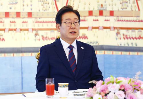 李대통령, 첫 수석보좌관 회의 주재…회의 명칭은 文정부 시절로