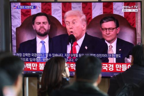 [속보] 한국에 군함 요청한 트럼프…청와대 "주목하고 있다, 신중히 검토해 판단할 것"