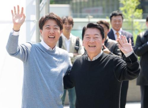 이준석 "절친이 안철수 사위됐다"…연대 움직임