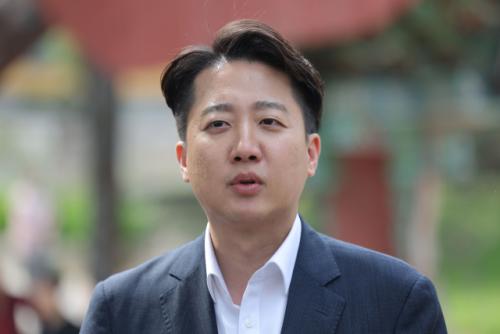 이준석 측 "국힘 인사들 '당권줄게 단일화하자' 제안"