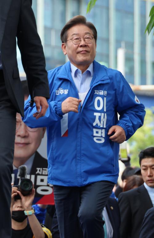 이재명 체력 문제는? 수행실장 "영양제 특별히 안 챙겨, 김혜경 '어릴때 산에서 산삼 많이 드셨나?'"