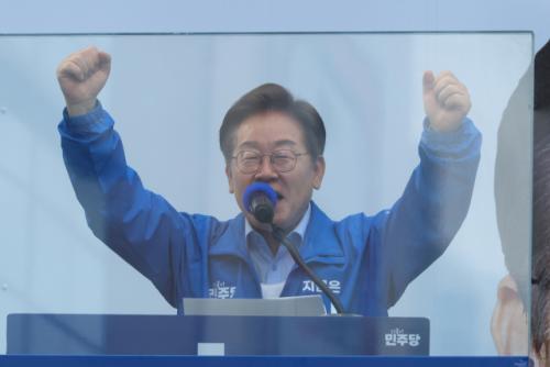 이재명 "목찔린 정치인한테 장난하나"…방탄유리 논란 직격