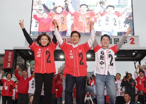 안철수 "제발 이재명 찍어달라"…말실수 후 두눈 '질끈'