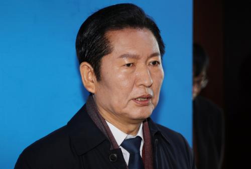 정청래 "장동혁 단식, 생뚱맞아…반성과 성찰로 '쇼' 해라"