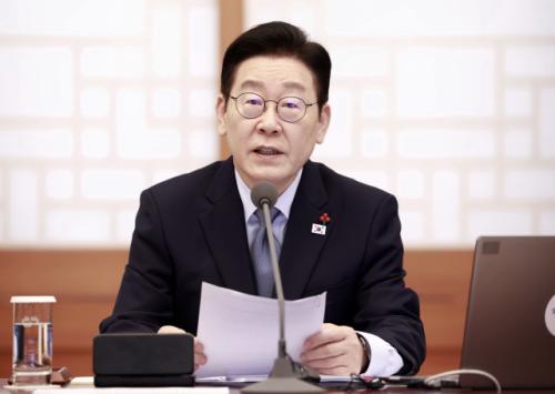 李 대통령 "北과의 별 이유도 없는 전쟁 불사는 잘못된 태도"