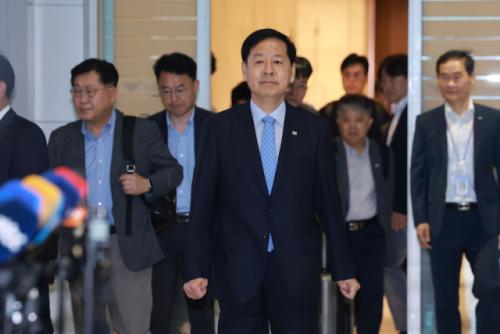 방미길 오른 구윤철 부총리 "한미 상생 협상안 마련 최선"