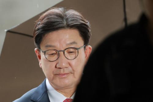 권성동 "특검 수사, 엉터리 소설" 혐의 재차 부인