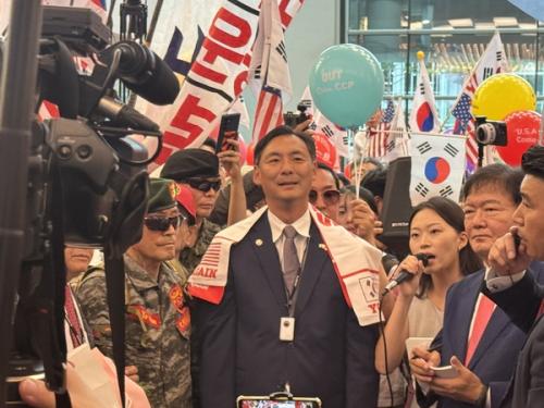 뭐가 그리 급박했나...내란특검, '尹-모스탄 10분 만남' 불허