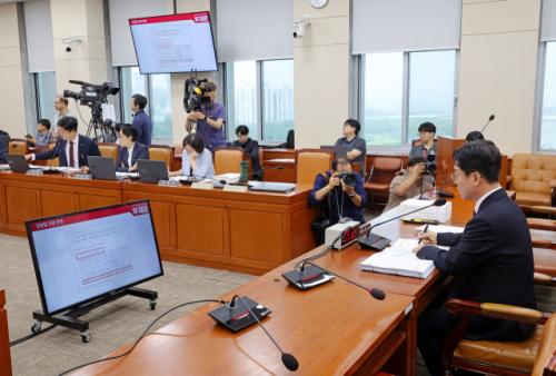 민노총 출신 김영훈 고용노동장관 후보자, 김정일 조문 방북신청 이력 두고 공방