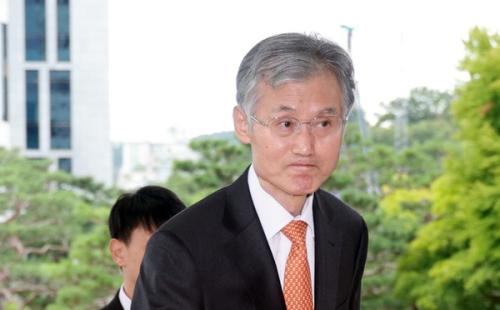 조희대, 의혹 부인에도…범여권 曺 때리기 ‘계속’