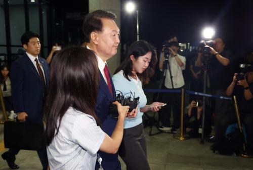 윤석열 전 대통령, 14시간 반 내란특검 2차 종료