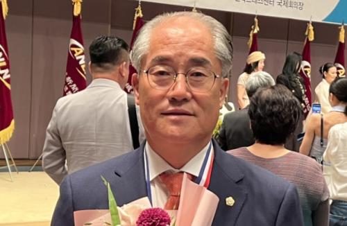 이승훈 봉화군의원, 지역신문의날 기념식에서 '기초의회 부문 의정대상' 수상