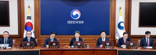 尹정부 장·차관, 일괄 사표…당분간 '어색한 동거' 불가피