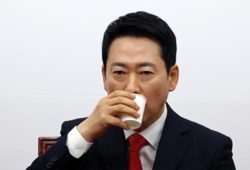 장동혁 "李대통령 오찬, 부부싸움 후 화해하려 옆집 아저씨 부르는 꼴"