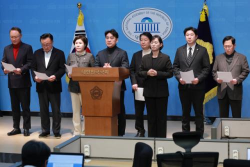 국민의힘 '尹 무기징역' 공식입장 안 내, 소장파 모임서는 "사죄·尹 절연"