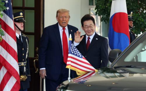 [속보] 강훈식 "트럼프, 李당선 알고 있었다…부정선거 믿지 않아"