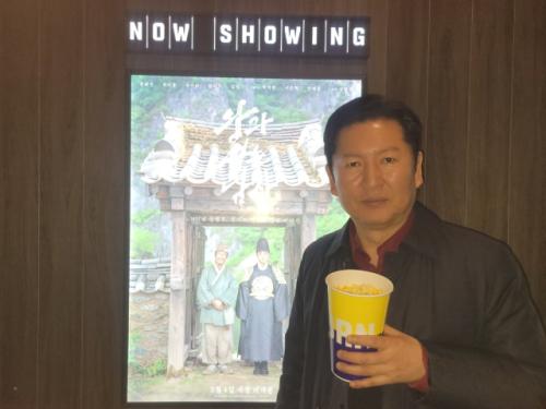 '왕과 사는 남자' 관람한 정청래…"'저도 포함 됩니까? 대사에 눈물 나…한국 영화 많이 사랑해야"