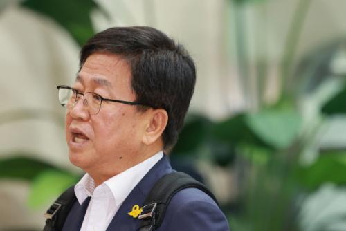 최교진, 박근혜·박정희 전 대통령 막말 등에 "일부 표현 과해 사과"