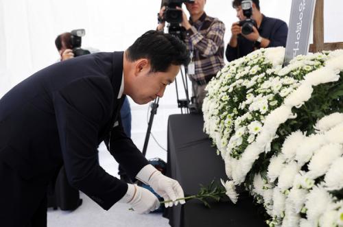 민중기, 불법심야조사 강행했나…국힘, 국회에 분향소 설치