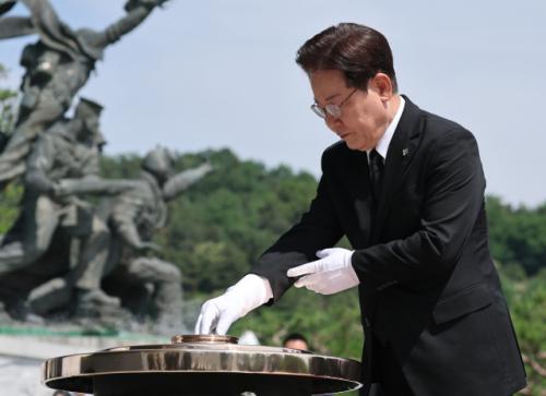 [속보] 李대통령 "공동체 배반한 이들 단죄…친일 반민족 행위자 재산 환수"
