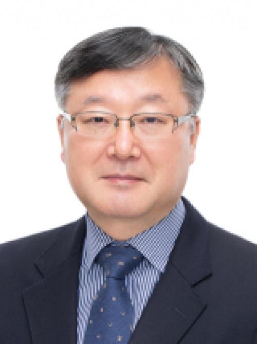 [인터뷰] "영남 지역성 탈피하고, 낡은 정치·경제 비전 바꿔야"…김영수 영남대 교수