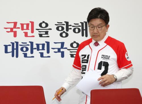 권성동, 막판 단일화 압박 "미래는 이준석…지금은 김문수"