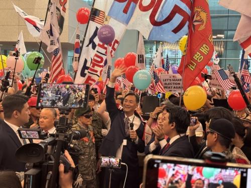 모스탄 “尹 대통령 구속은 인권침해·민주주의 훼손하는 국제적 범죄”