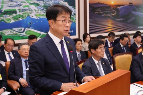 영일만대교·가덕도신공항 등 예산 싹둑…"영남권 감액, 오해 소지 있어"