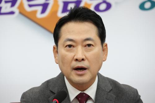 [속보] 與 "재판중지법 재개는 국힘 강요 때문"…장동혁 "닥쳐, 국민이 시킨거야"