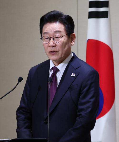 李대통령 "주가조작 패가망신 빈말 아냐…정상적으로 투자하라"