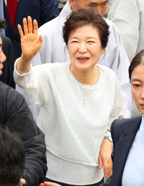 [속보] 박근혜, 울산서 "아버지 생각 많이 난다"…박정희 추억 회상