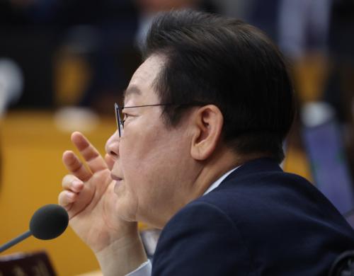 대통령 연임제 추진에 '개헌 당시 대통령은 효력 없다' 헌법 조항에 쏠리는 눈길