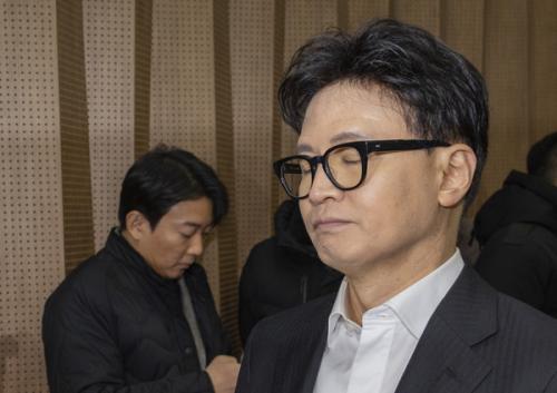 “피 징계자 ‘한동훈’을 제명한다”…張 “윤리위 결정 수용할 것”