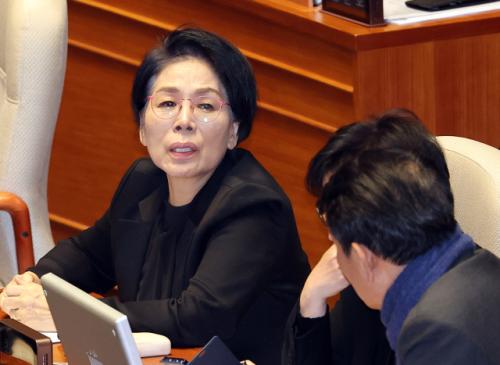 [속보] 與윤리심판원, '딸 축의금 논란' 최민희에 '경고' 의결