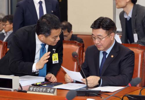 행안위, 대구경북·광주전남·대전충남 행정통합 특별법안 의결