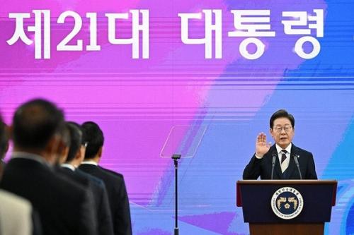 안철수 “혈세로 팬콘서트 금지”…李의 ‘국민임명식’ 비판