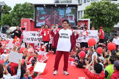 김문수, 대선 전날 전국 유세 총력전…서울시청서 마지막 유세