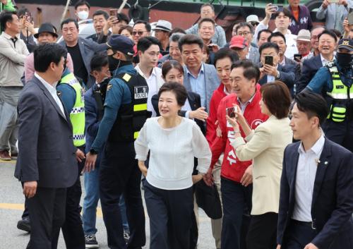 두 전직 대통령의 막판 김문수 지원사격…朴은 부울경, 李는 청계천서
