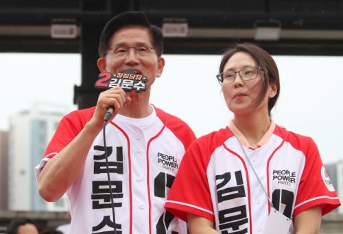 대구서 처음 마이크 잡은 김문수 딸 "아빠, 약속 지키실거죠?"