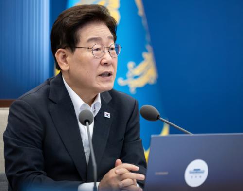 靑, '취임 이래 최저치' 李 지지율에 "국정운영 부족한 점 없었는지 점검"